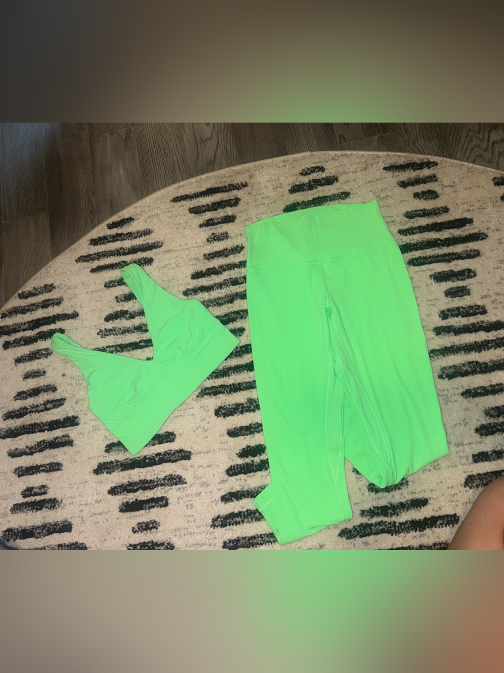 Lululemon Neon Green Activewear Set - Sports Bra & Leggings Size 8